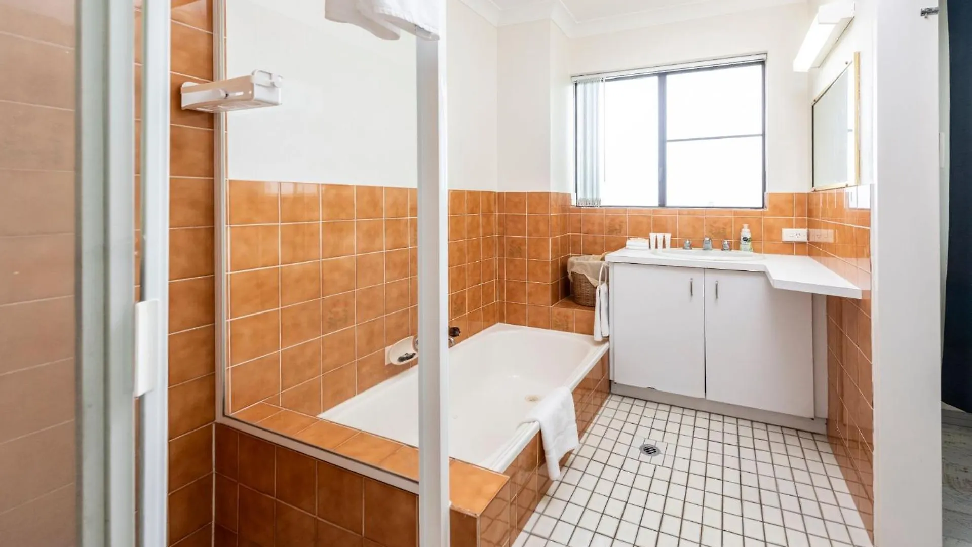 Two Bedroom Torquay Esplanade Escape Apartment